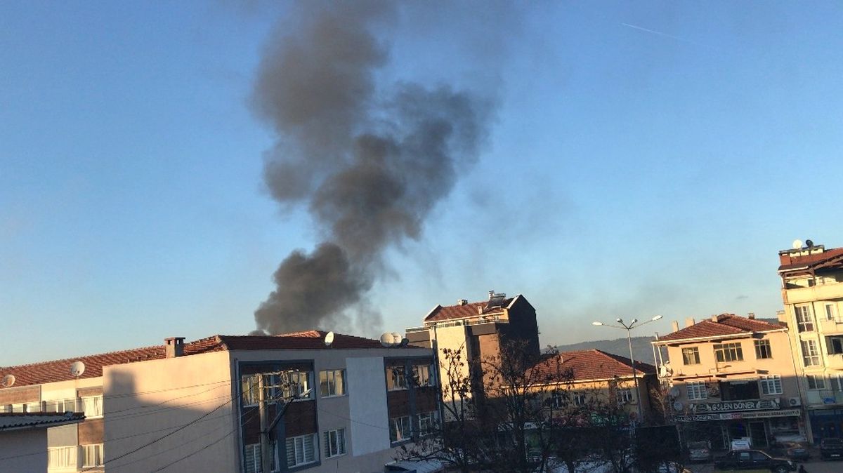 Yenice\'de Tarım Arazisindeki Yangın Söndürüldü
