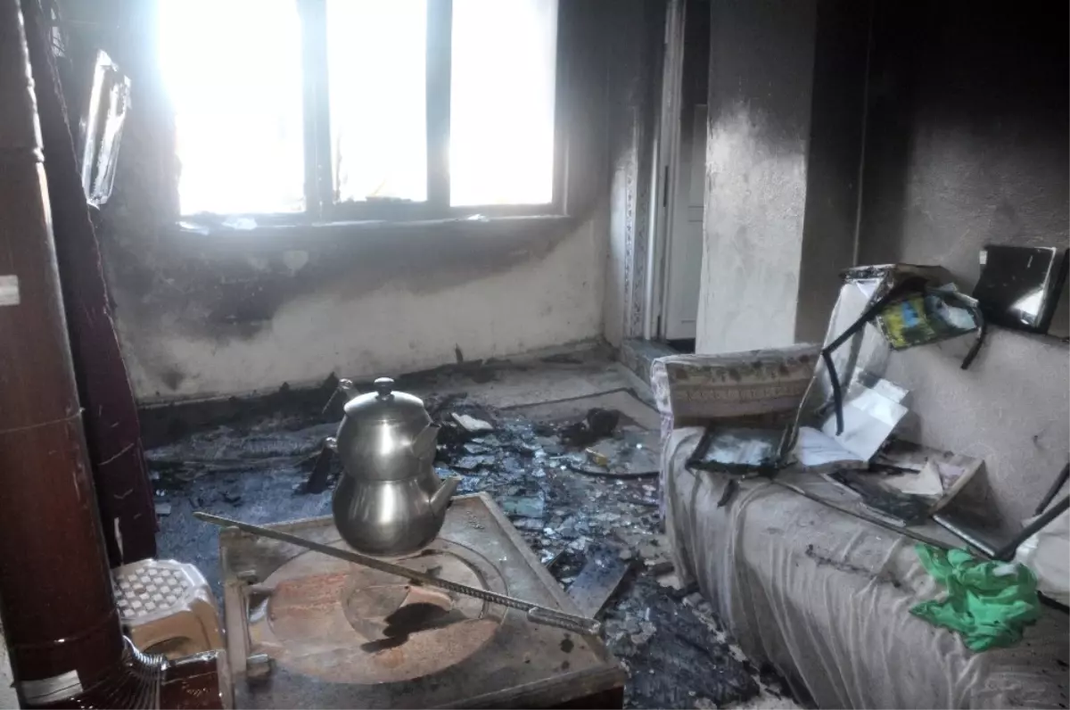 Acı Haberi İşyerinde Aldı, Küle Dönen Evi Görünce Gözyaşlarına Boğuldu