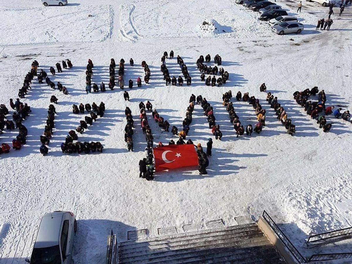 Ağrılı Öğrencilerden ABD\'ye Koreografili Tepki