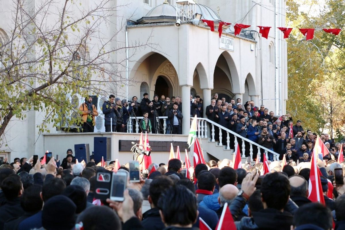 Ak Partili Vekilden Kabe İmamına Tepki