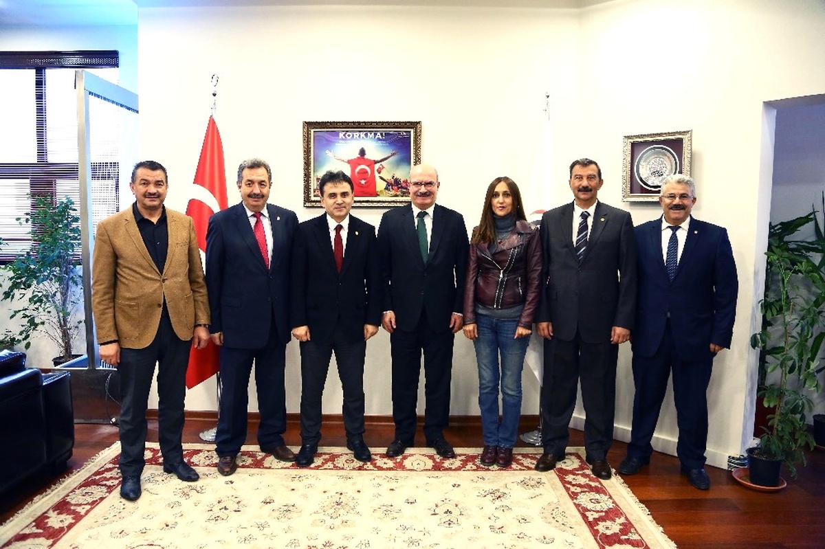 Amatör Spor Kulüpleri Federasyonu Başkanı Kandazoğlu, ATO Başkanı Baran\'ı \'Amatör Spor Dostu\' İlan...