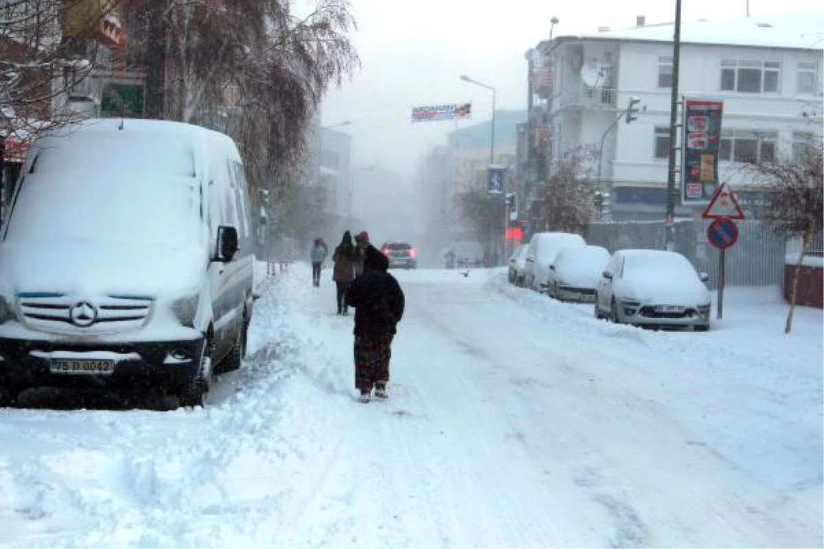 Ardahan\'da Eğitime Kar Engeli