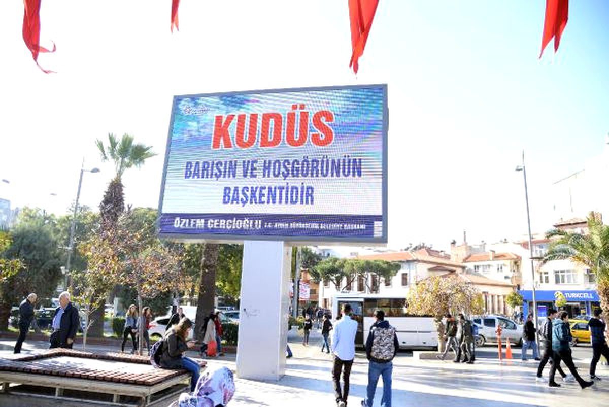 Aydın Büyükşehir\'den Kudüs Pankartı