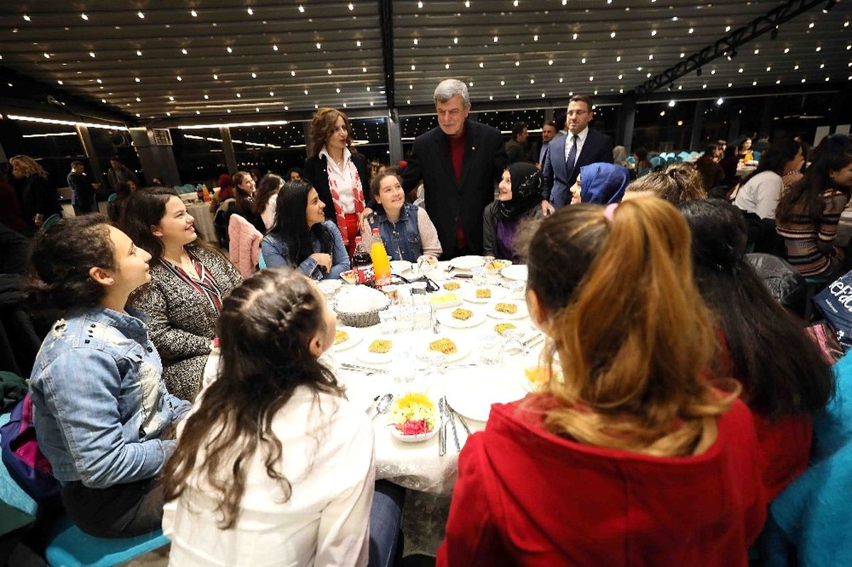 Başkan Karaosmanoğlu "Cumhuriyetimiz Gençlerimizin Ellerinde Yükselecek\'