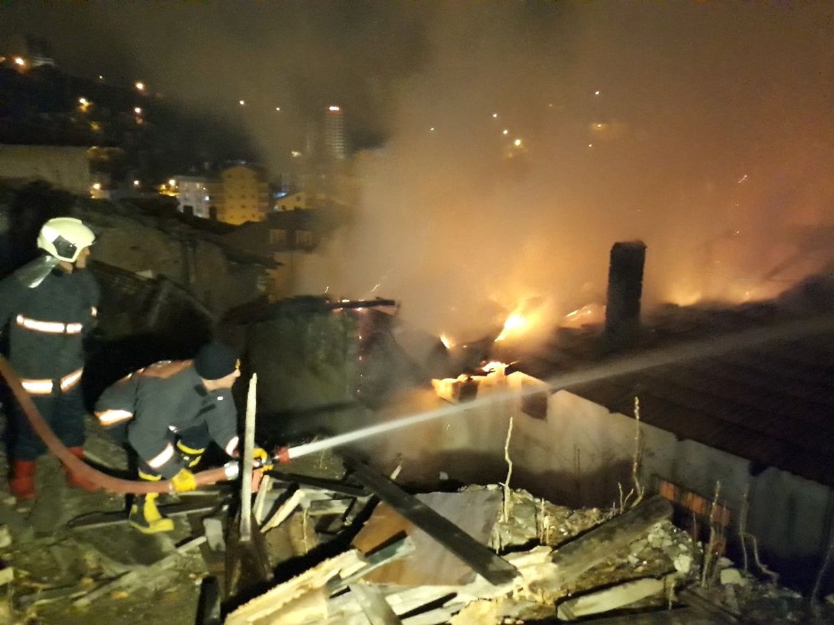 Başkent\'te Gecekondu Mahallesinde Yangın Paniği