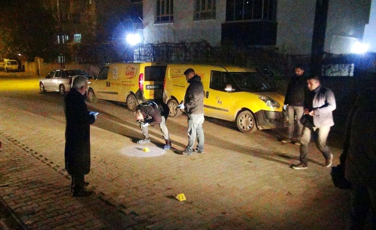 Batman\'da PTT Araçlarına Ses Bombası Atıldı