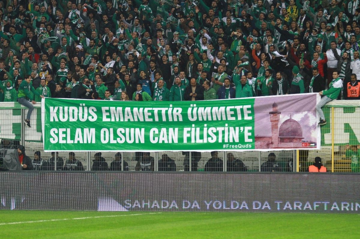 Bursa\'da Tribünlerden Kudüs Tepkisi