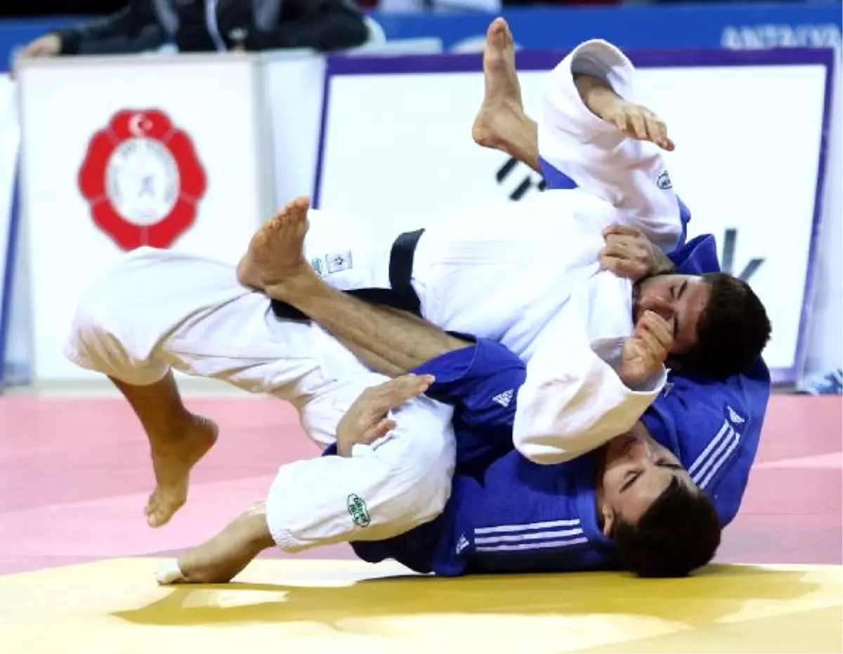 Büyükler Ferdi Judo Şampiyonası Devam Ediyor