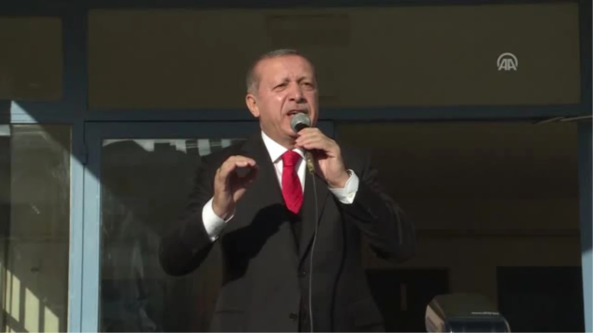 Cumhurbaşkanı Erdoğan, Celal Bayar Azınlık Ortaokul ve Lisesi\'nde Soydaşlara Seslendi (3)