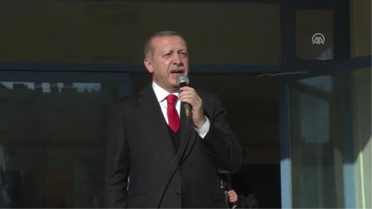 Cumhurbaşkanı Erdoğan, Celal Bayar Azınlık Ortaokul ve Lisesi\'nde Soydaşlara Seslendi (2)