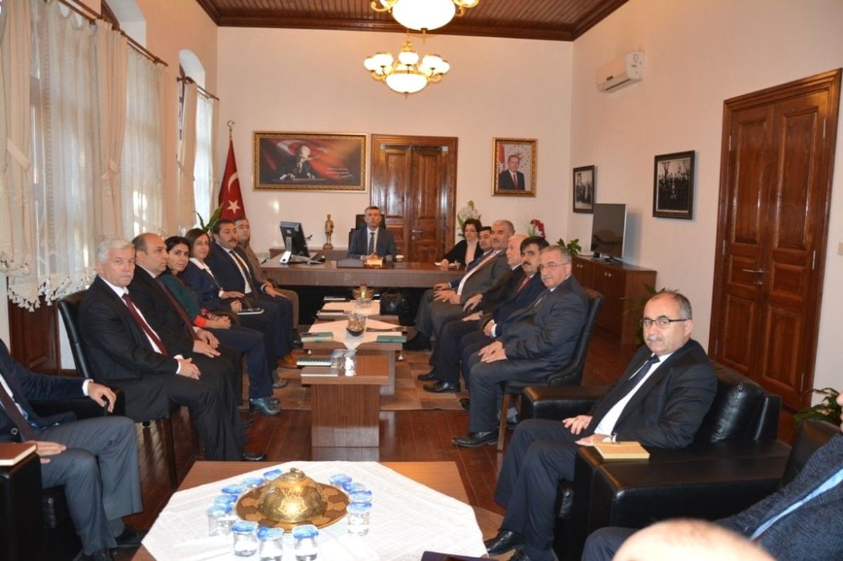 Edremit\'te Çalışmalar ve Kamu Yatırımları Masaya Yatırıldı