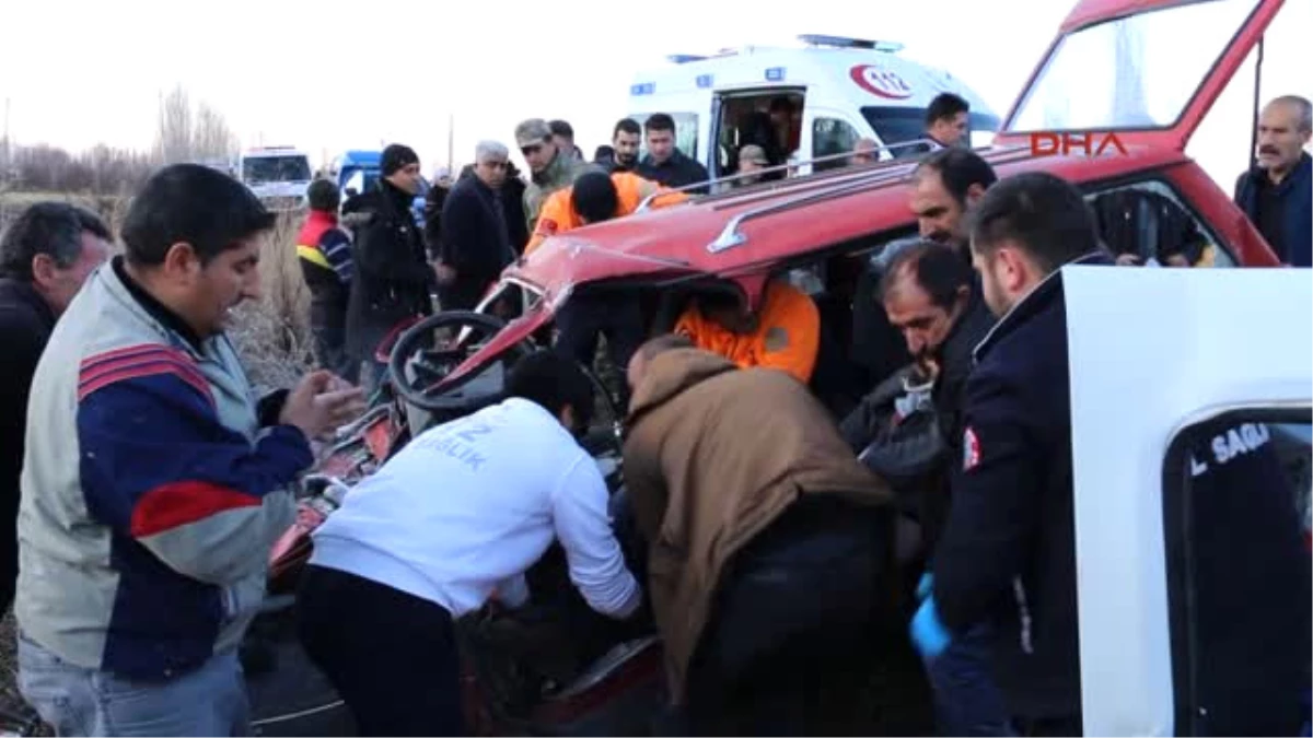 Erzincan\'da Trafik Kazası: 2 Ölü, 4 Yaralı