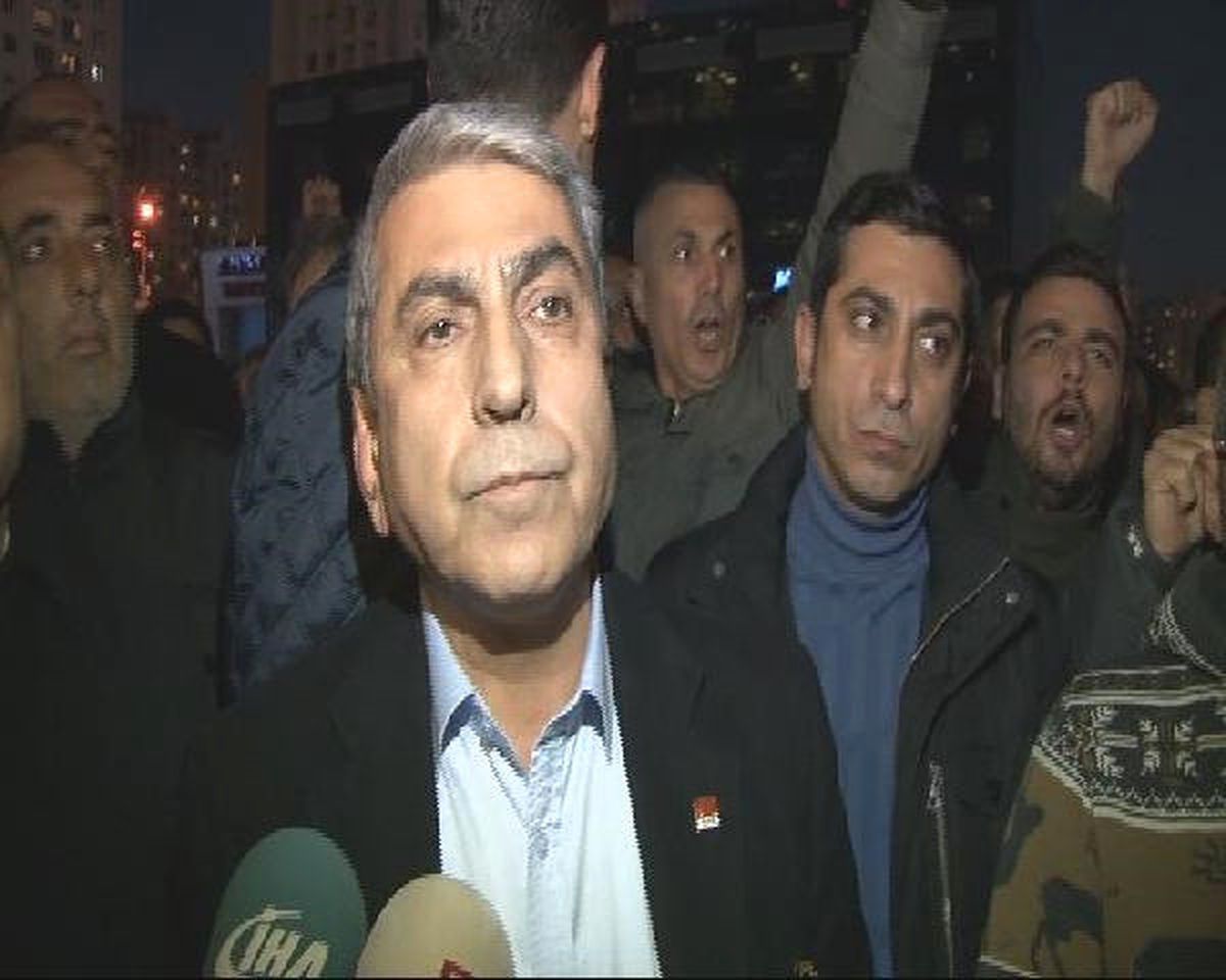 Geniş Haber) CHP İstanbul İl Başkanı Cemal Canpolat Ataşehir Belediyesi Önünde Açıklama Yaptı