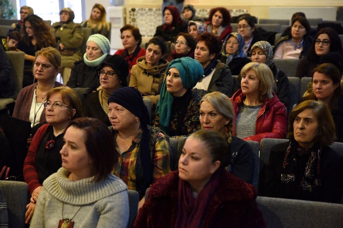 Hanımeli Sokak\'ta Stantları Bulunan 95 Kadın Eğitime Katılım Sertifikalarını Aldı