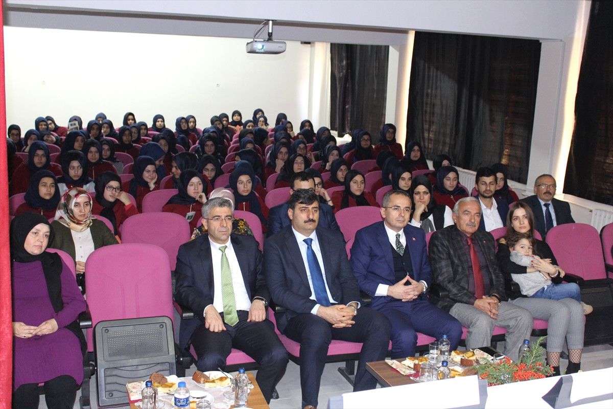 İmam Hatip Öğrencilerinin "Mustafa Kutlu" Paneli