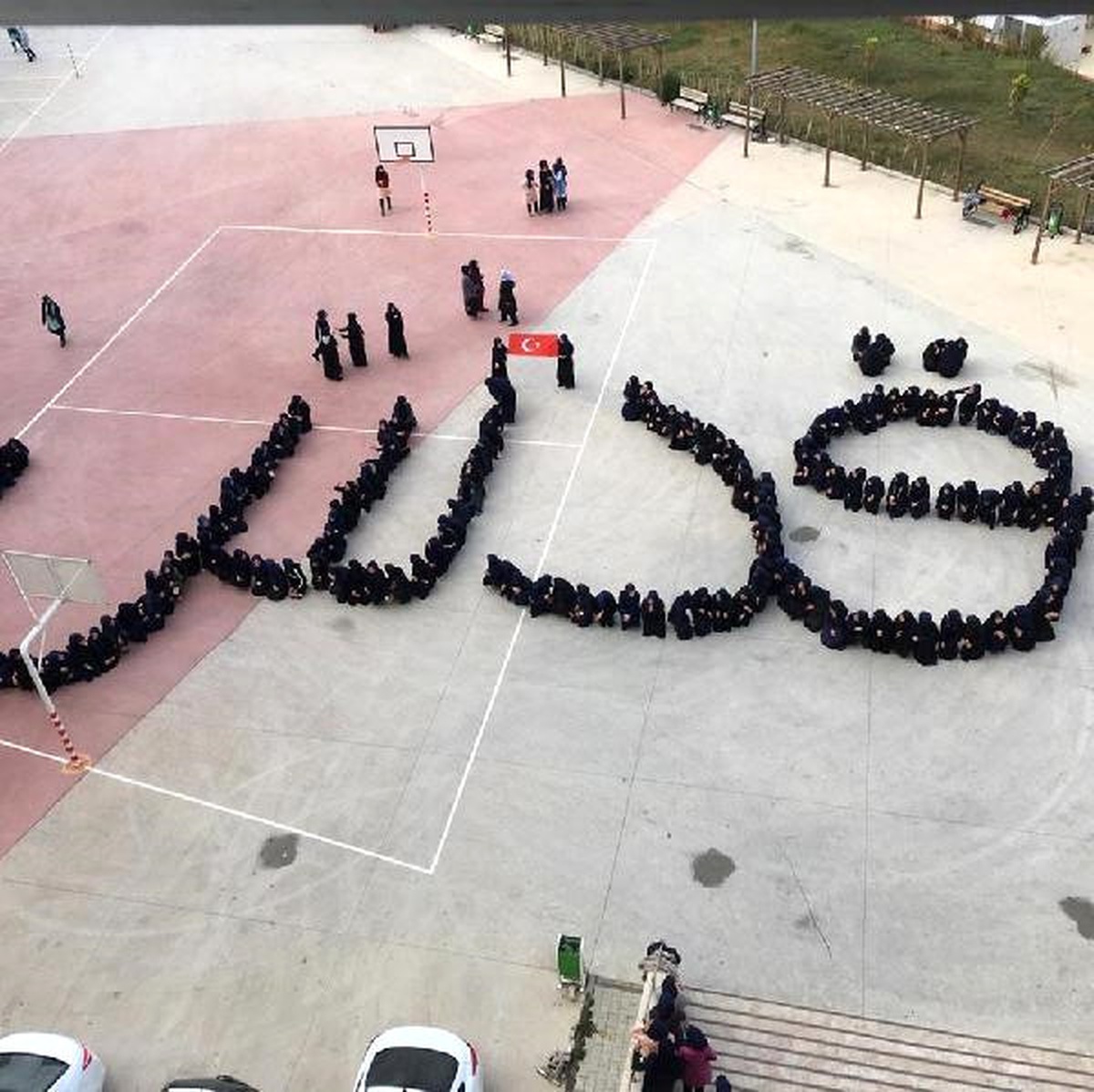 İmam Hatipli Kız Öğrenciler Bedenleriyle \'Kudüs\' Yazdı