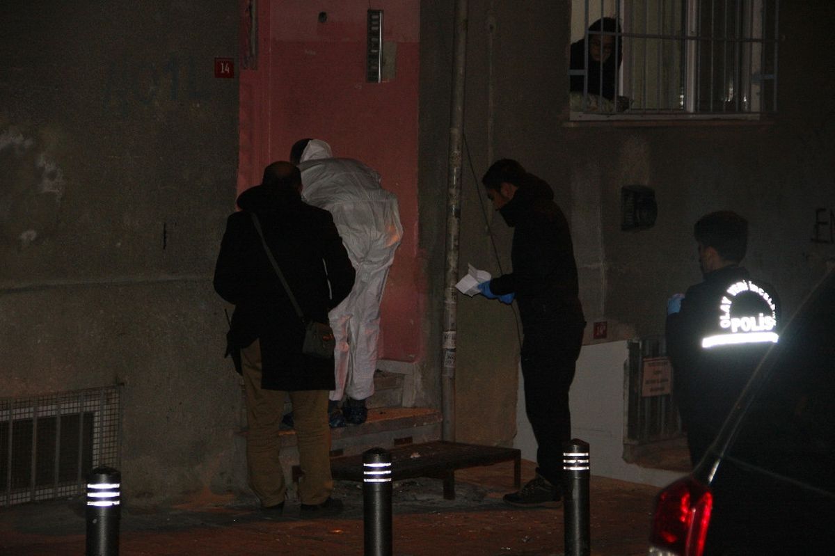 İstanbul\'da Bir Binaya Ses Bombası Atıldı