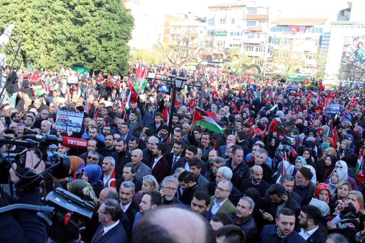 İzmit\'te Bin Kişiden Kudüs Protestosu