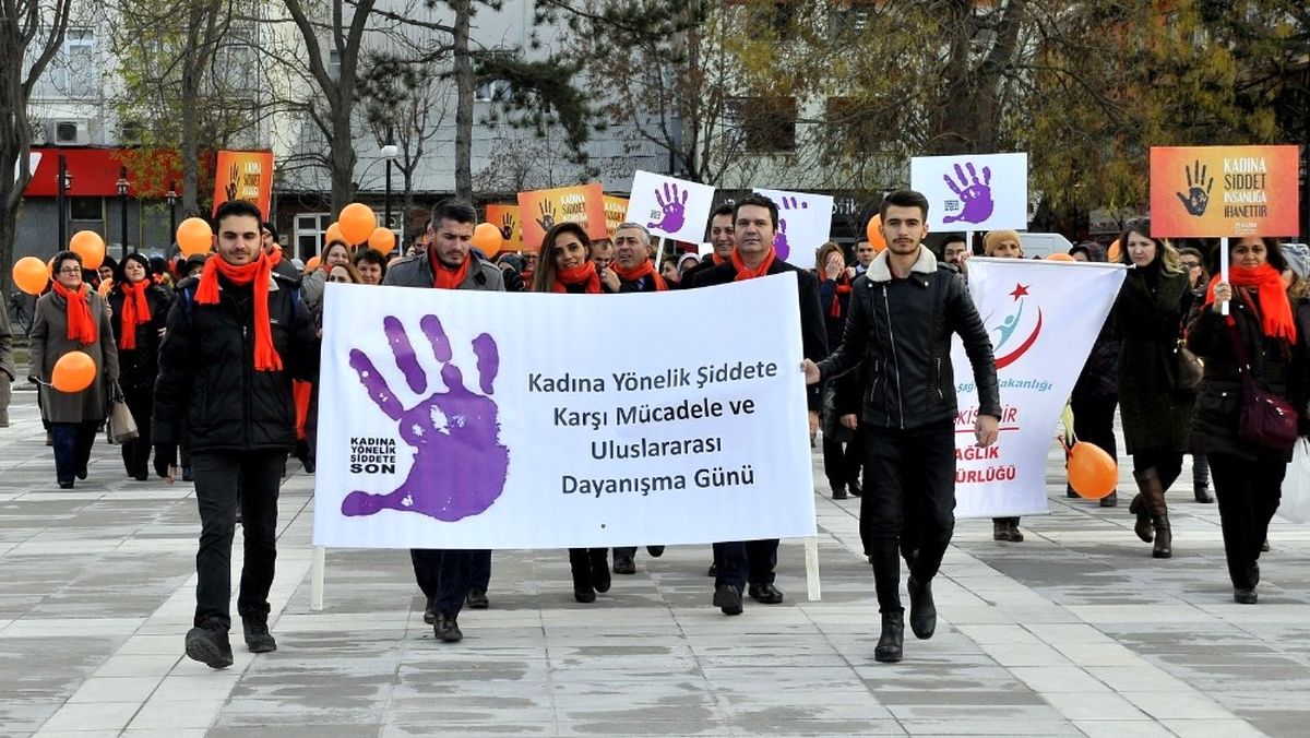 Kadına Yönelik Şiddete Hayır" Demek İçin Yürüdüler
