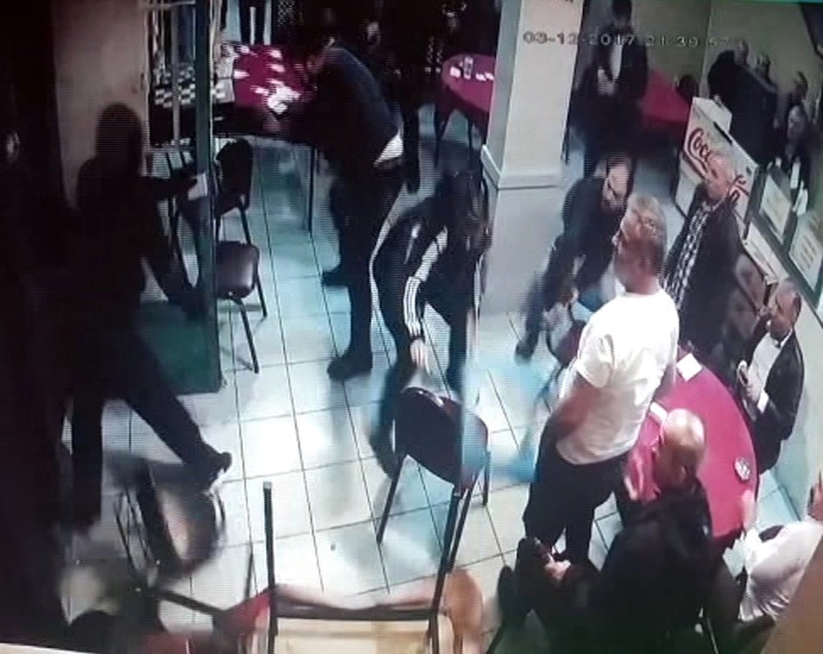 Kahvehaneye Saldıran Maskeli Saldırganlara Sandalyeli Direniş
