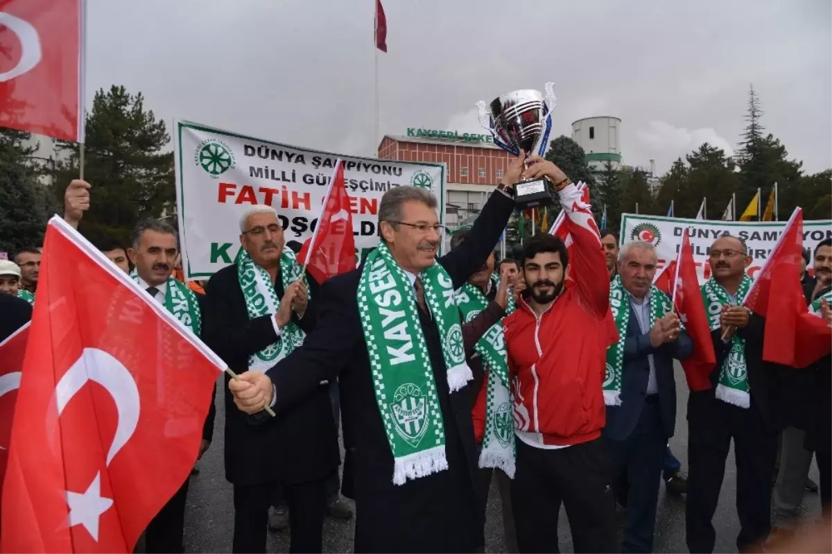 Kayseri Şeker Güreşçisi Fatih Cengiz Dünyada İlk 5 Arasına Girdi