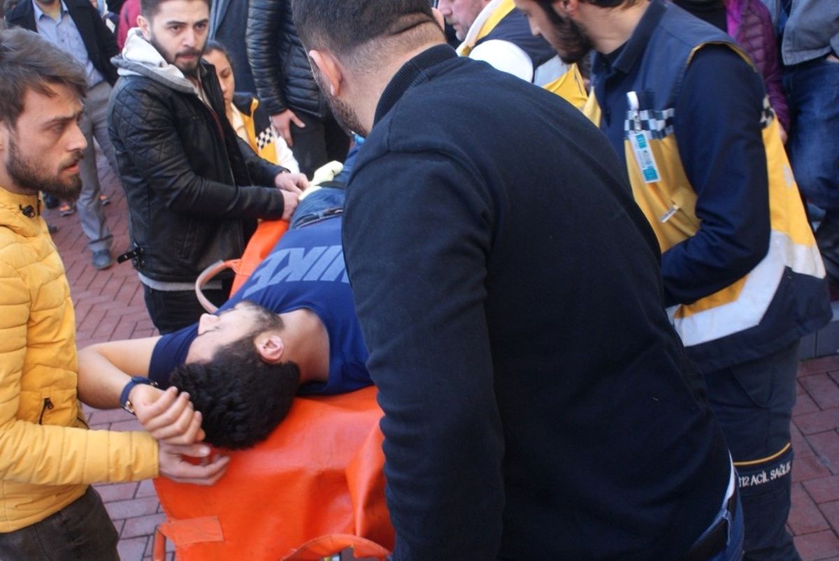 Kdz. Ereğli\'de Avm İçinde Bıçaklı Yaralama