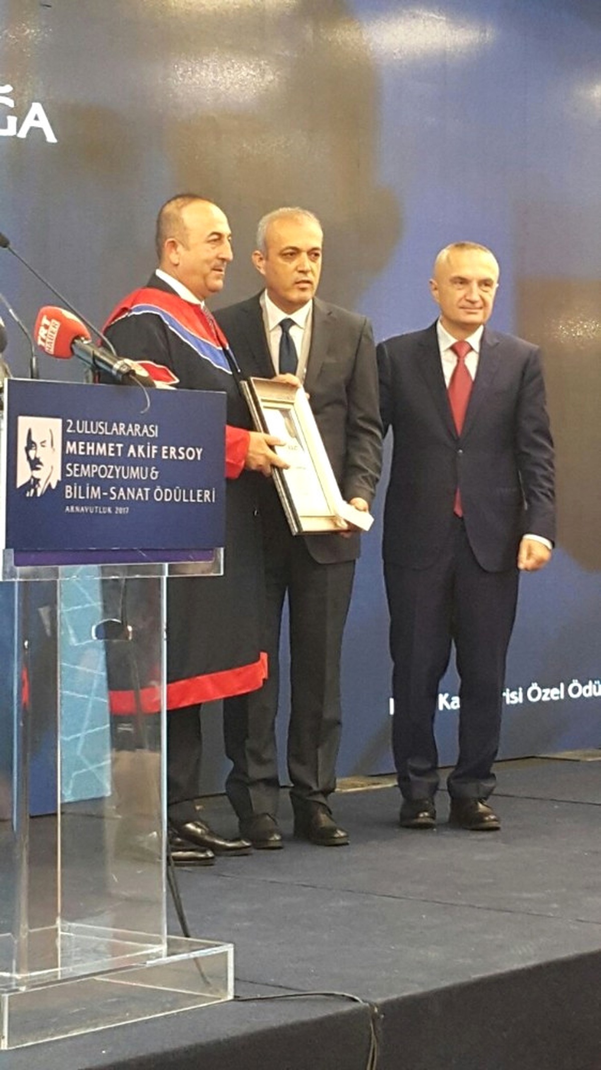 Mehmet Akif Ersoy 2017 Bilim Ödülü" Erü Bilim Adamına Verildi