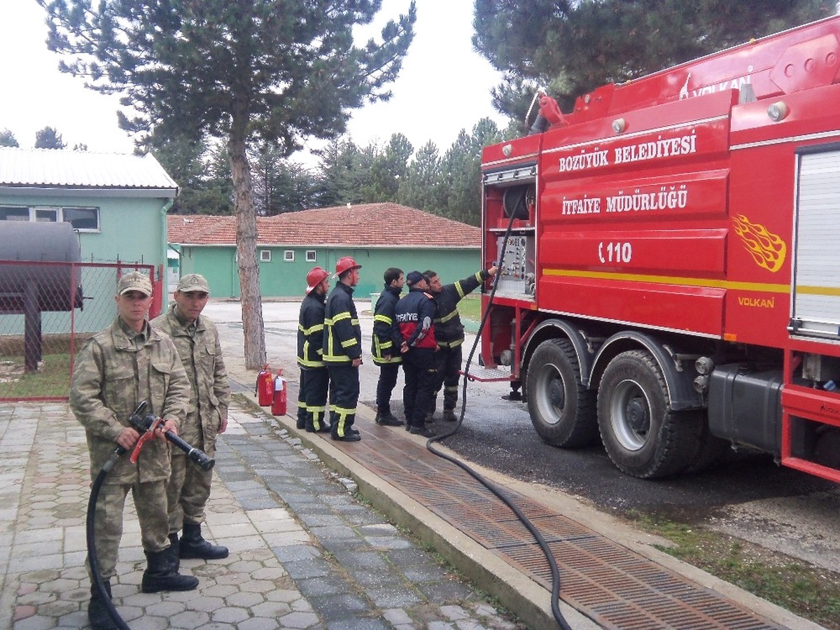 Mühimmat Depo Komutanlığında Askerlere Yangın Eğitimi