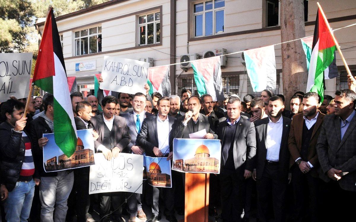 Sınırda ABD ve İsrail Protestosu