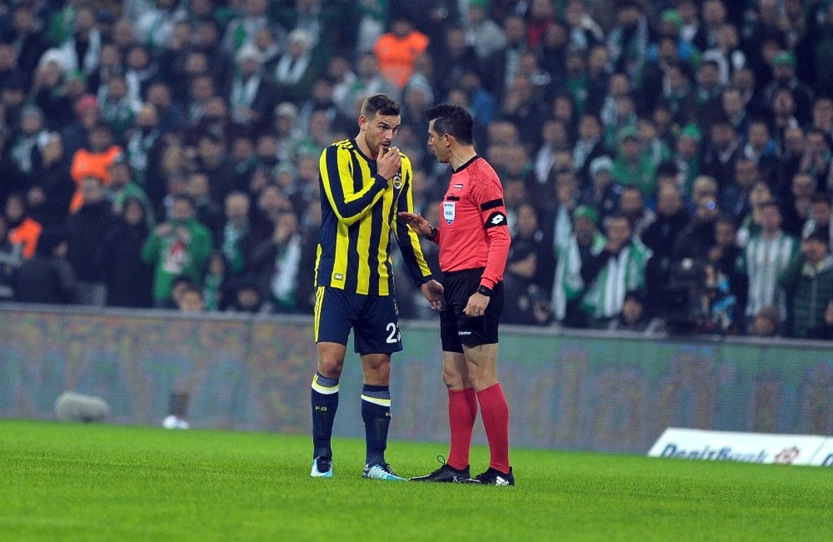 Süper Lig: Bursaspor: 0 - Fenerbahçe: 0 (İlk Yarı)