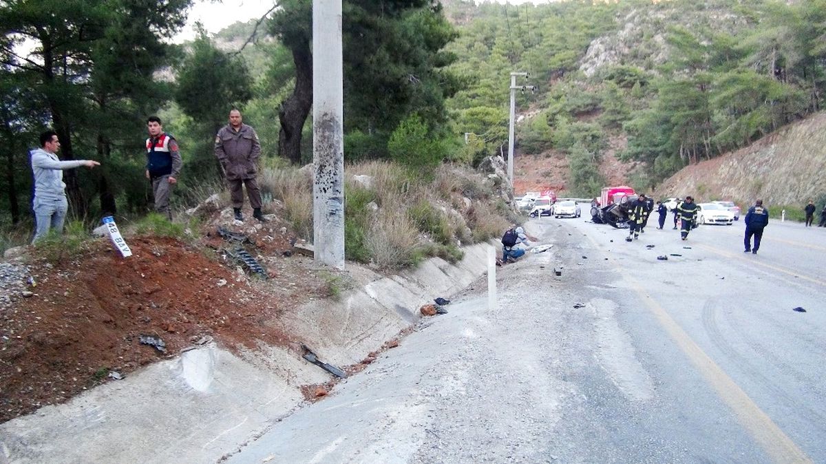Takla Atan Otomobilden Yaralı Kurtuldu