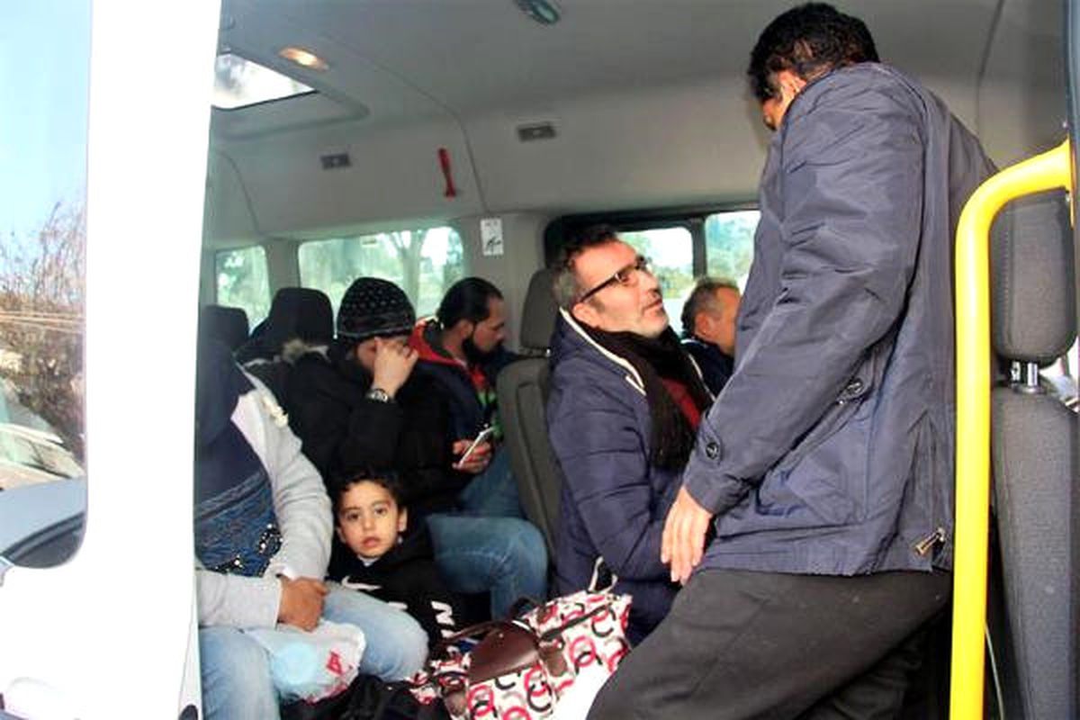 Tır\'ın Dorsesinde 16 Mülteci Yakalandı