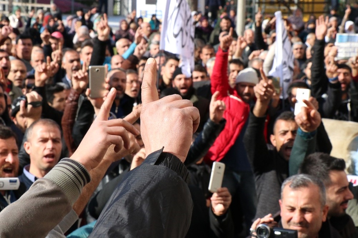 Trump, Cuma Namazı Çıkışı Protesto Edildi