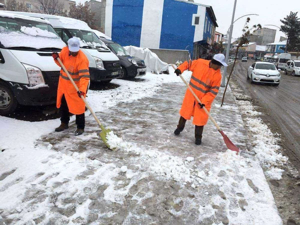 Tutak\'ta Karla Mücadele Çalışmaları