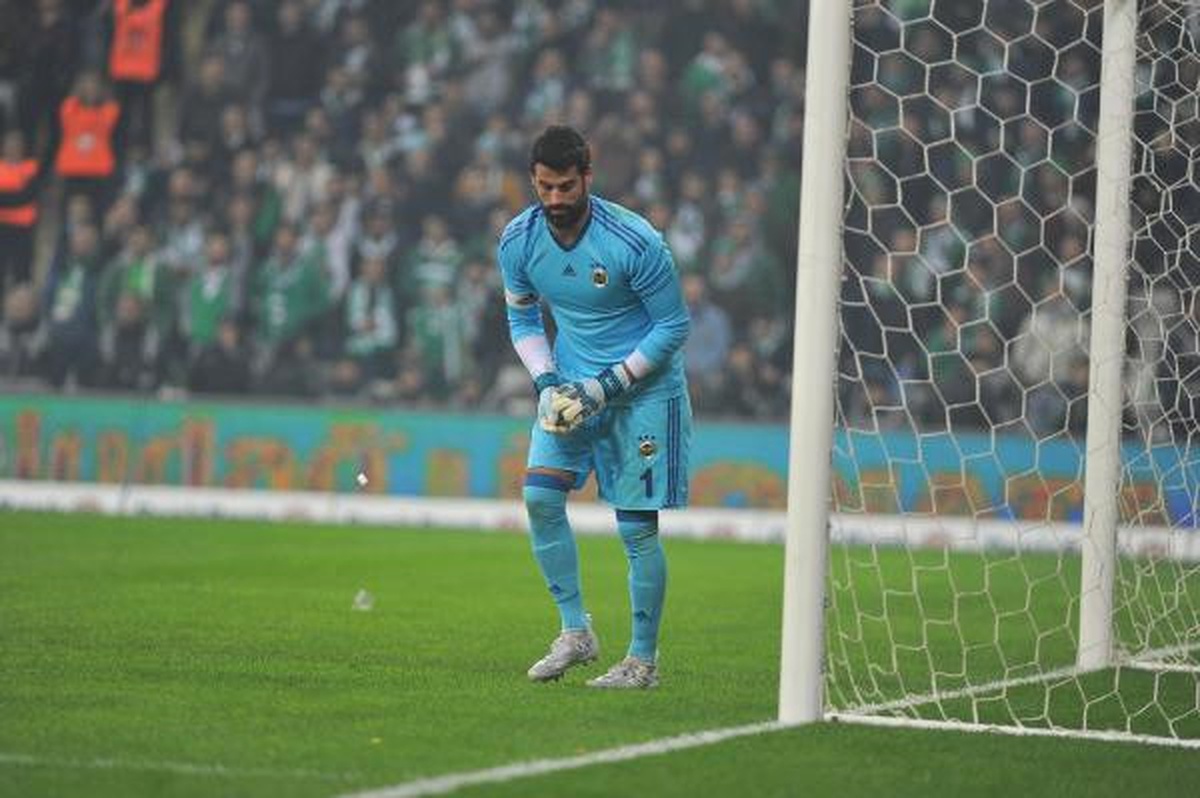 Volkan Demirel\'e Tepki Gösteren Bursaspor Taraftarı Gözaltına Alındı