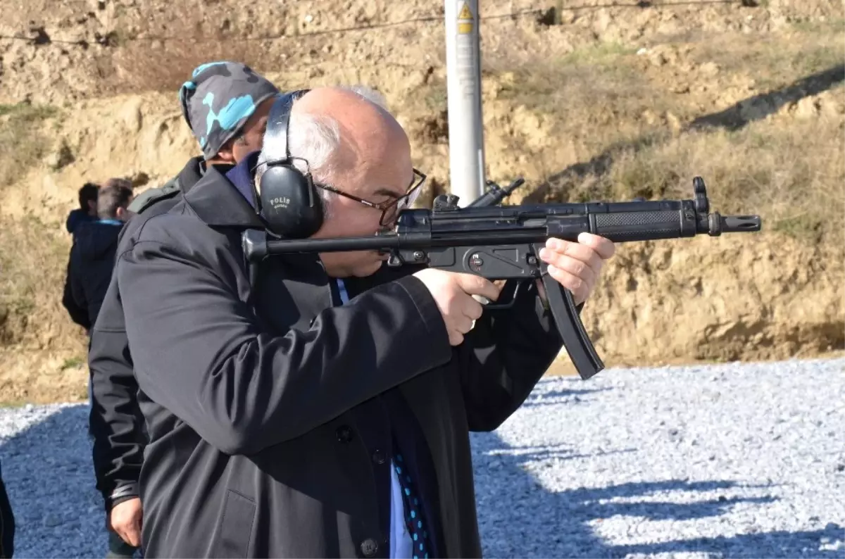 Yeni Poligonda İlk Atışı Vali Köşger Yaptı