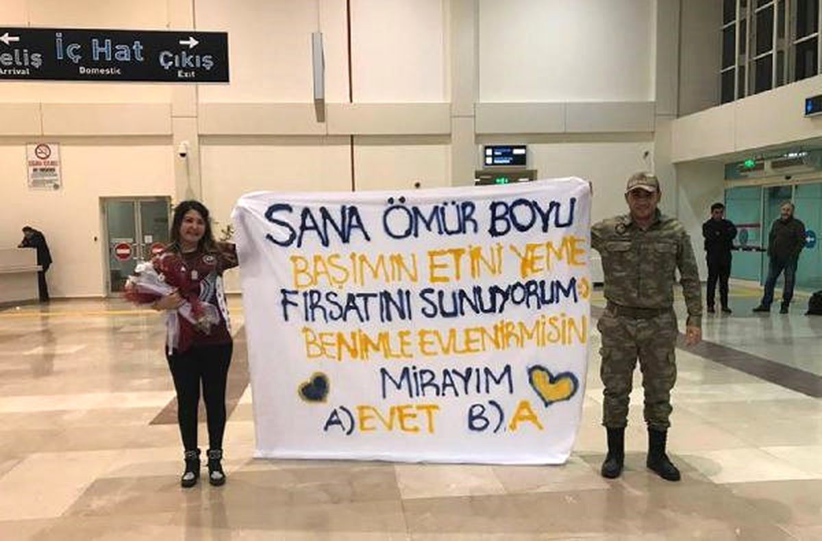 Askerlik Dönüşü Sürpriz Evlilik Teklifi