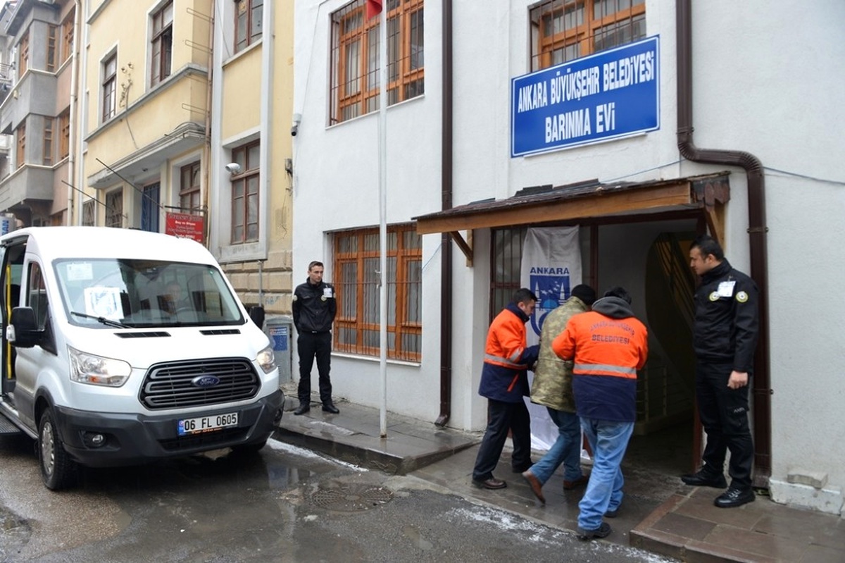Büyükşehir, Evsizlere Soğuk Havada, Sıcak Yuva Oldu