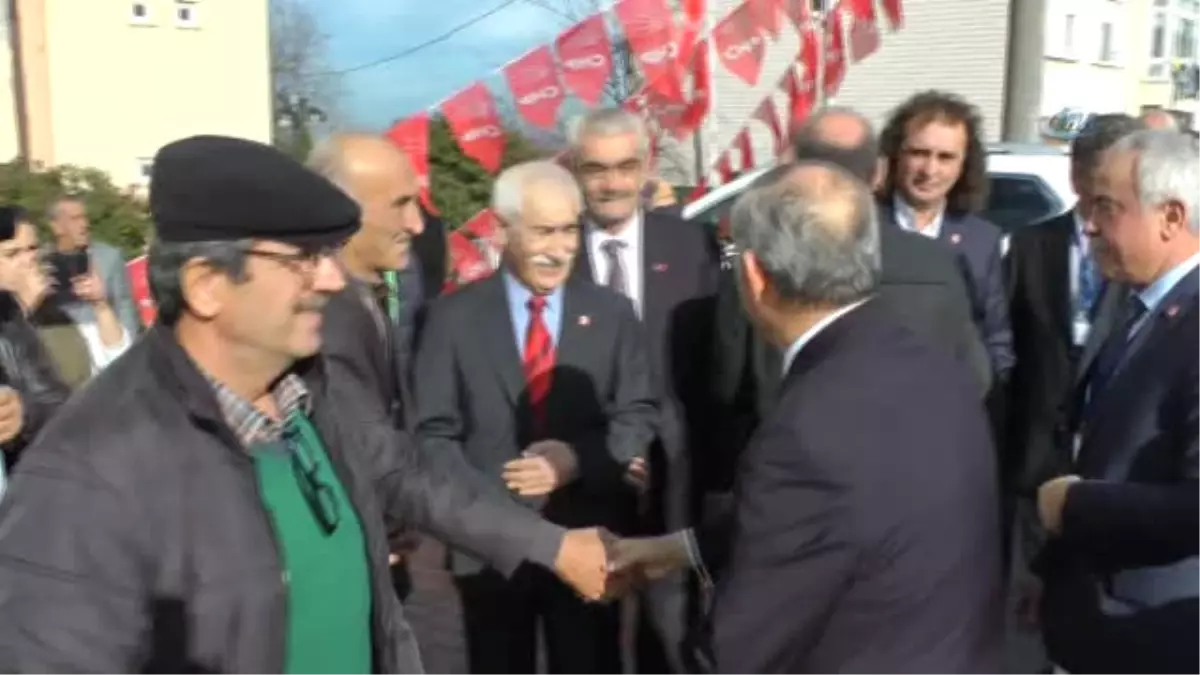 CHP İlçe Kongresinde İstiklal Marşı Çalınamayınca, Yerel Gazeteci, Boynunda Fotoğraf Makinesiyle...