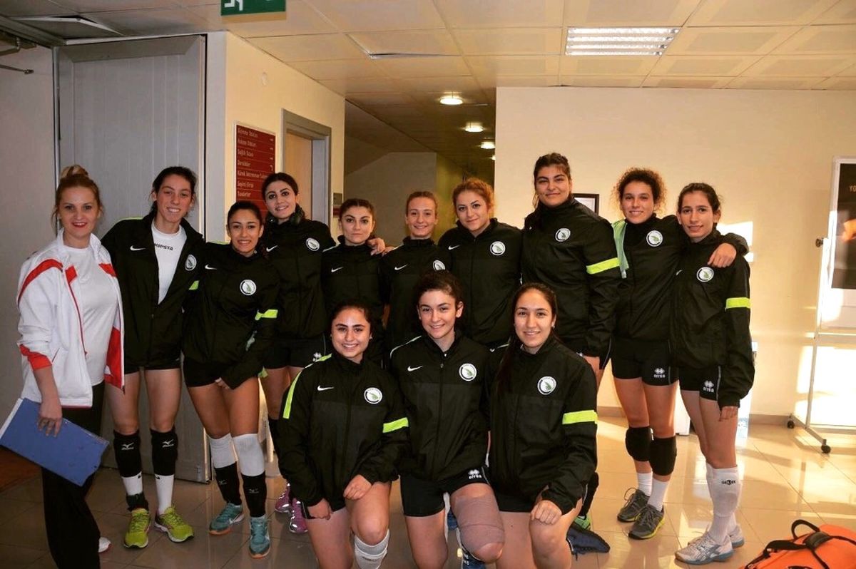 Düzce Üniversitesi Bayan Voleybol Takımı Grup İkincisi Oldu