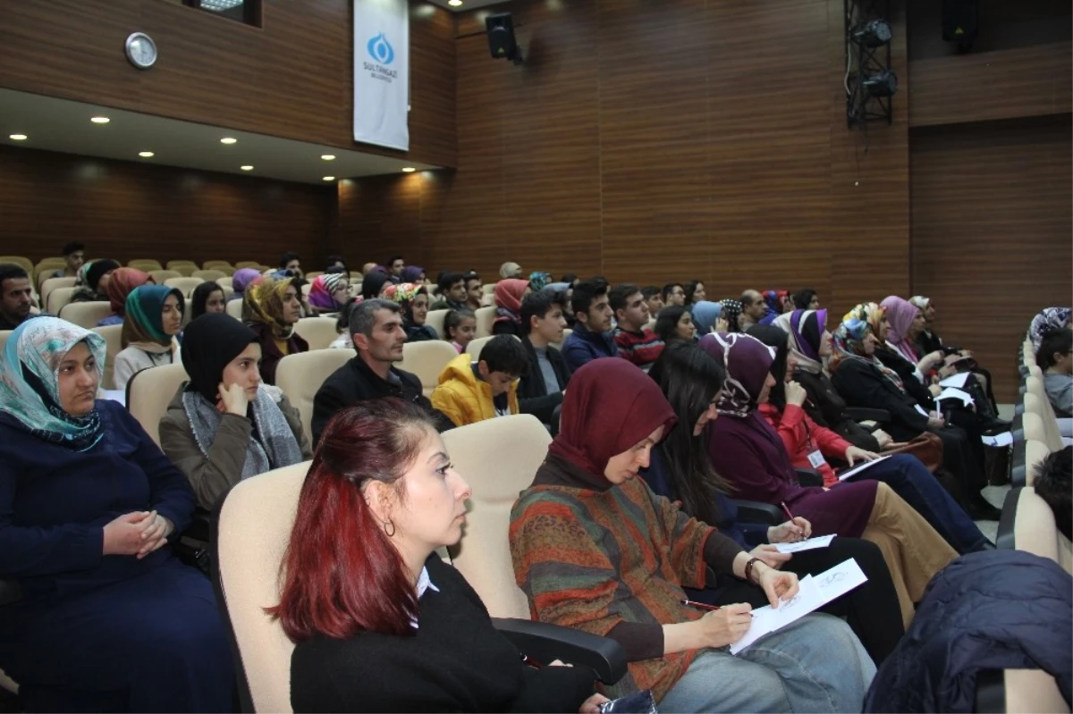 Gazetecilerden Sultangazi\'de İnteraktif Kişisel Gelişim Semineri