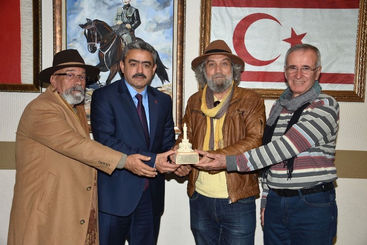 Konak Meydanı Kitap Okuma Grubu, Başkan Alıcık\'ı Ziyaret Etti