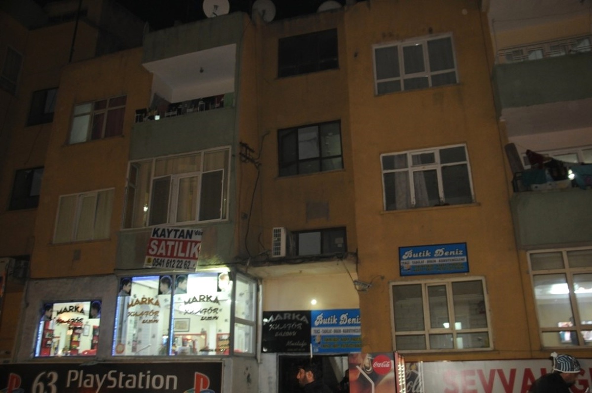 Mutfak Tüpünden Sızan Gaz 12 Kişiyi Zehirledi