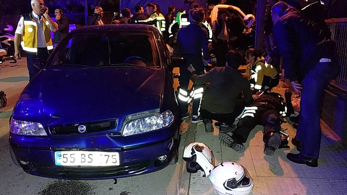 Otomobil Yunus Polislerine Çarptı: 2 Polis Yaralı