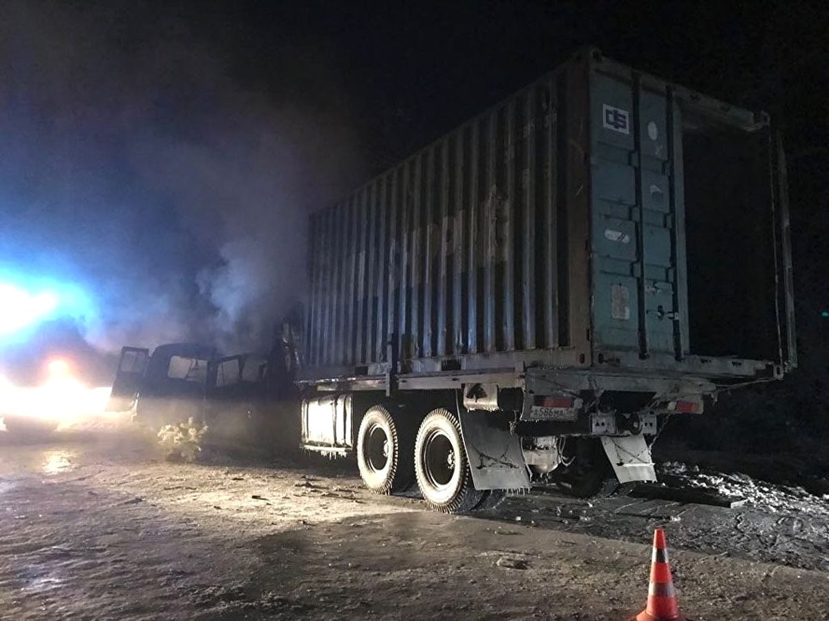 Rusya\'da Minibüs ve Kamyon Çarpıştı: 5 Ölü
