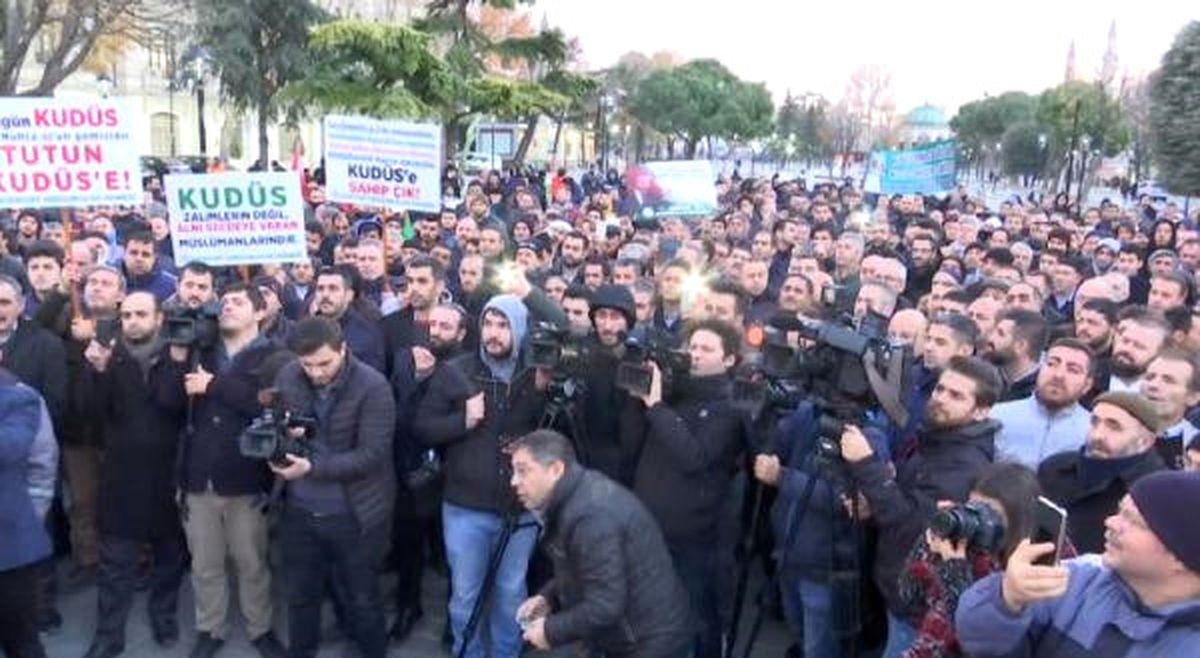 Sultanahmet Camii Önünde \'Kudüs\' Protestosu