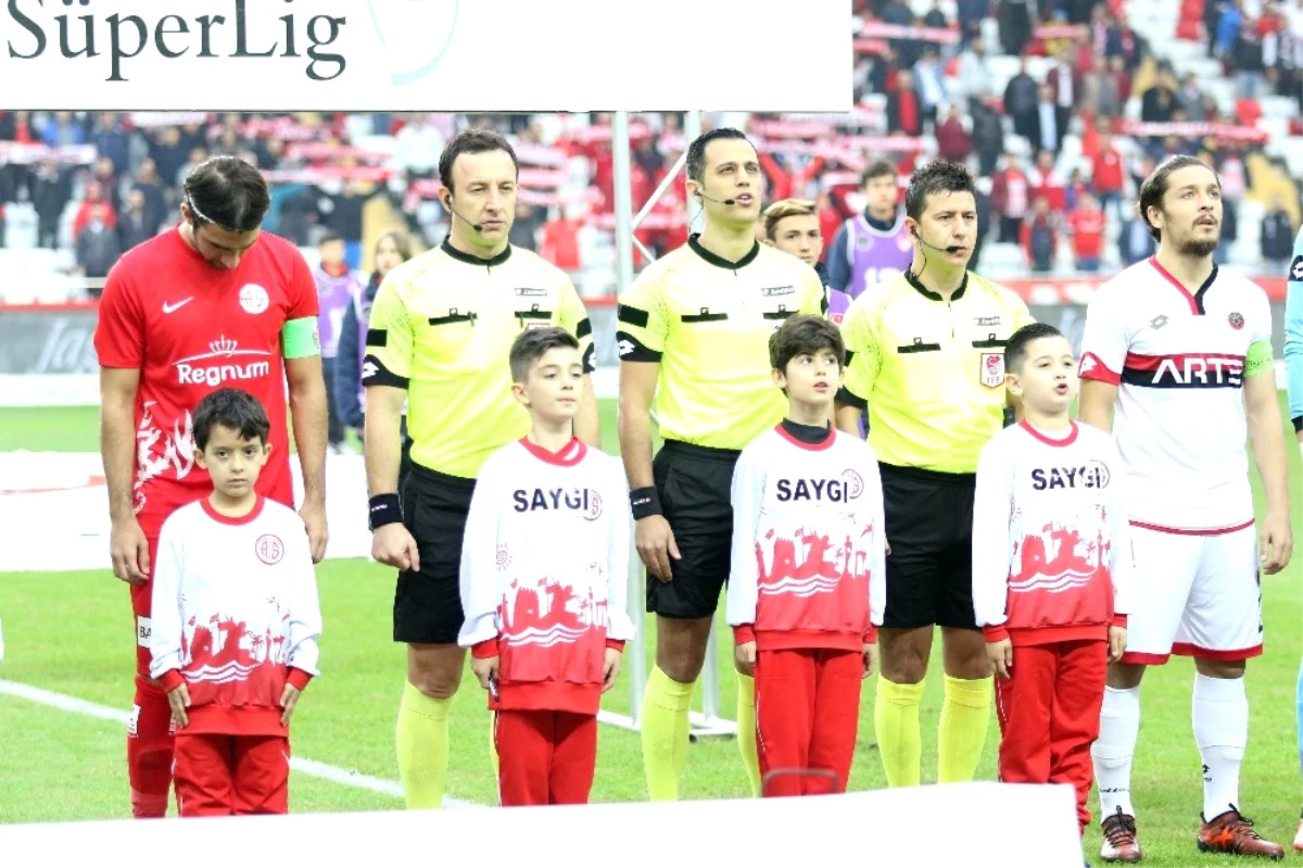 Süper Lig: Antalyaspor: 0 - Gençlerbirliği: 0 (İlk Yarı)