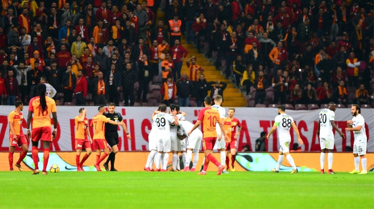Süper Lig: Galatasaray: 0 - Tm Akhisarspor: 2 (İlk Yarı)