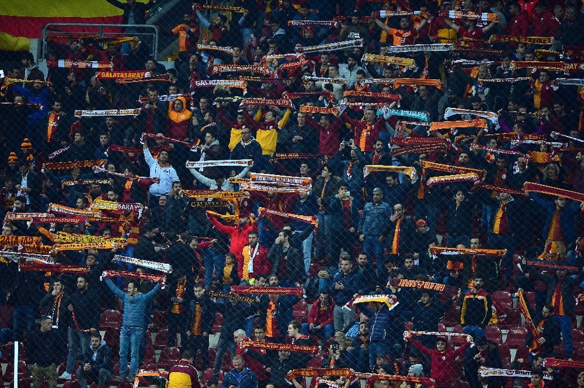 Taraftarlardan Dursun Özbek ve Tudor İçin İstifa Sesleri