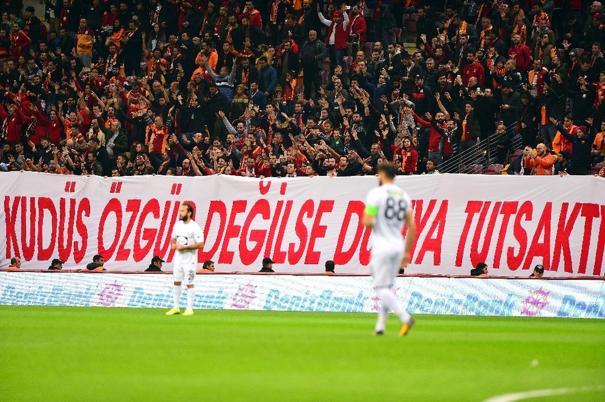 Türk Telekom Stadyumu\'nda Kudüs Tepkisi